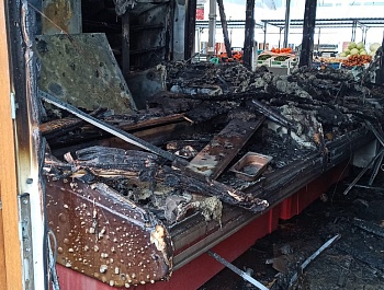 В Армавире сгорел торговый павильон на Черемушках